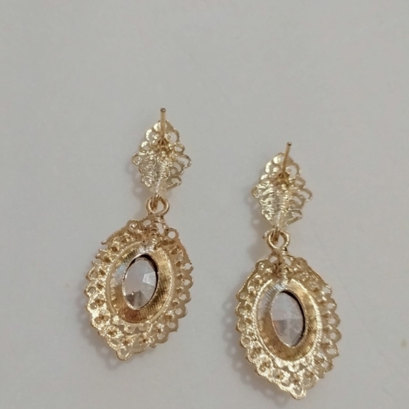 Alloy and crystal inlay earrings, durable earrings, gold color and red stone dan - Picture 7 of 8